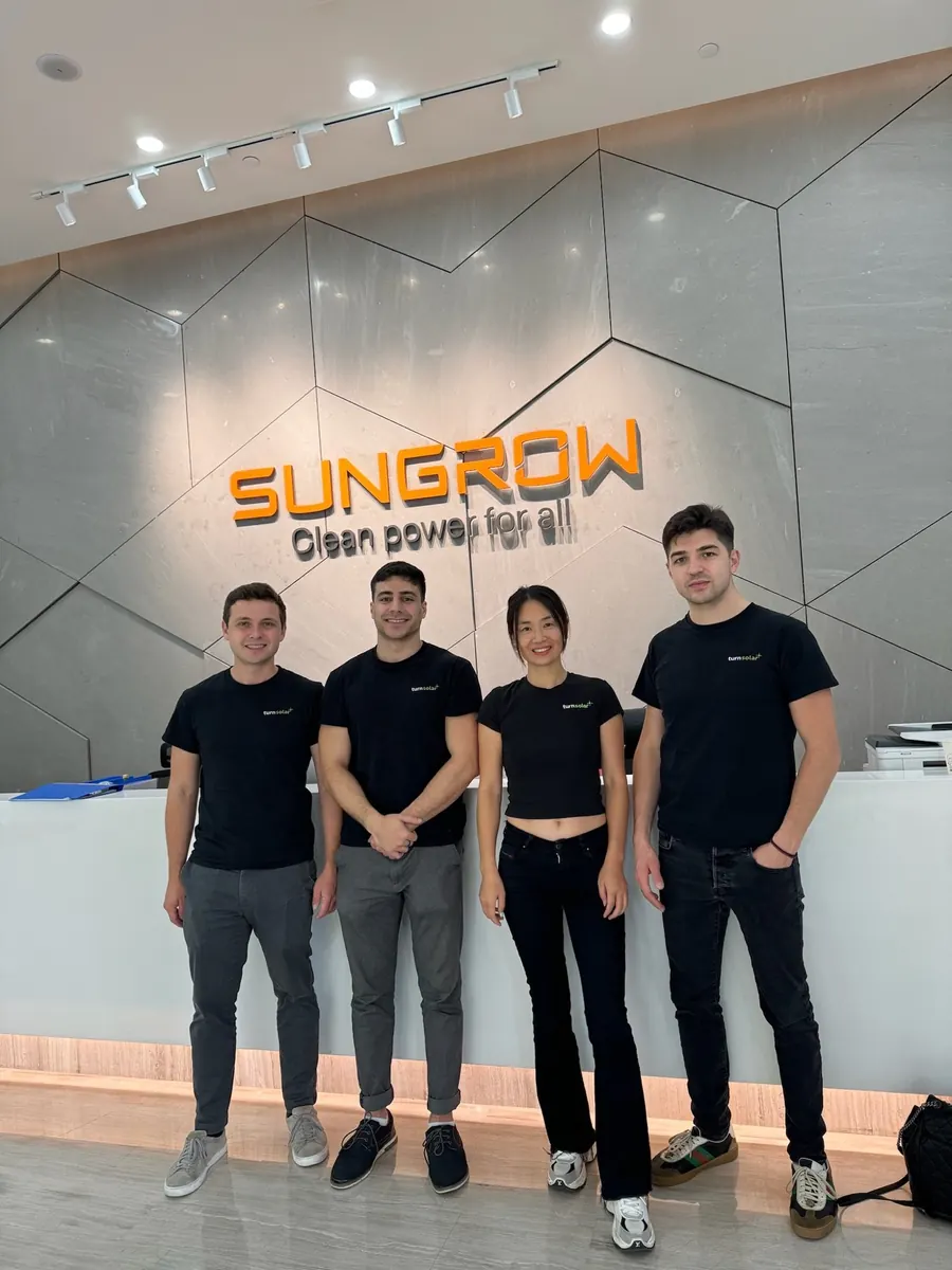 Das Turn Solar Team am Sungrow Hauptsitz