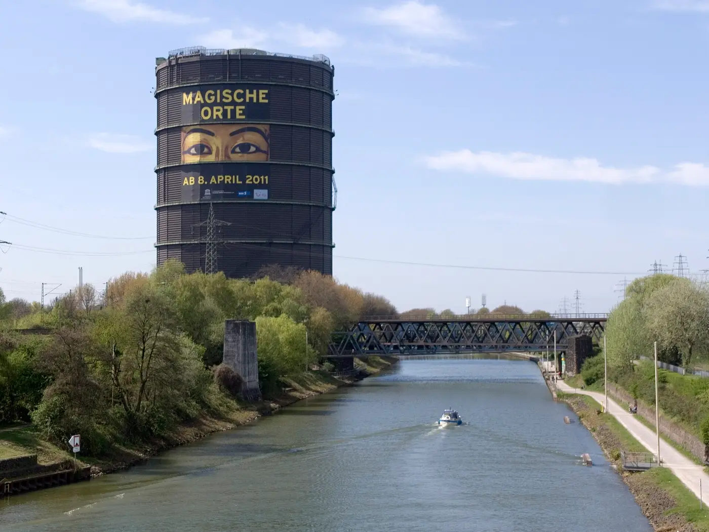 Gasometer Oberhausen am Rhein-Herne-Kanal
